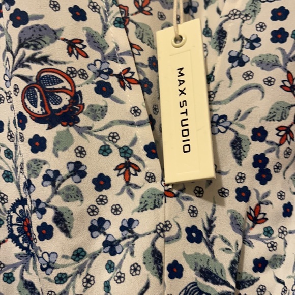 Beautiful spring or summer blouse - Picture 2 of 6